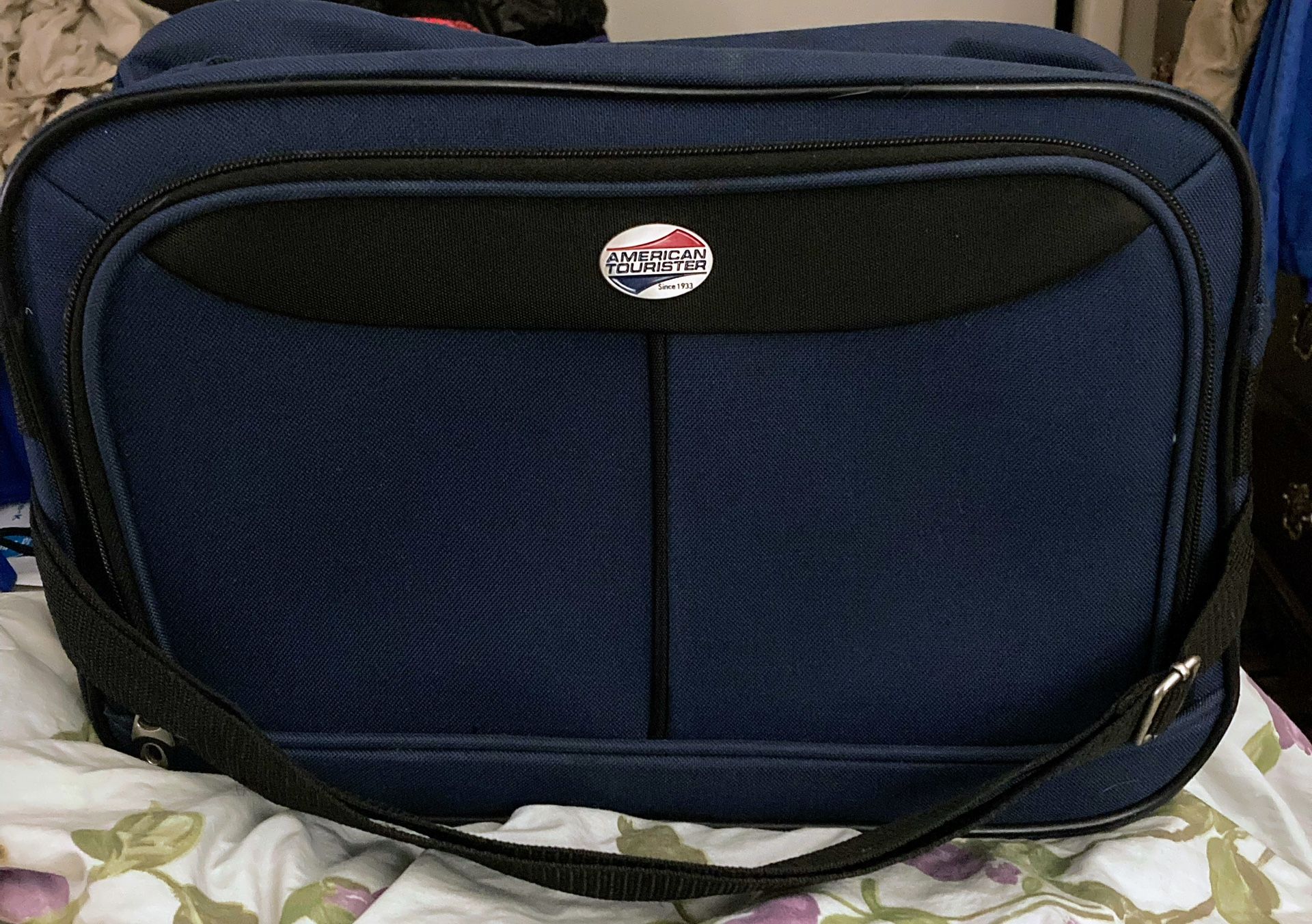 New American Tourister Travel Carry On Shoulder Tote Bag