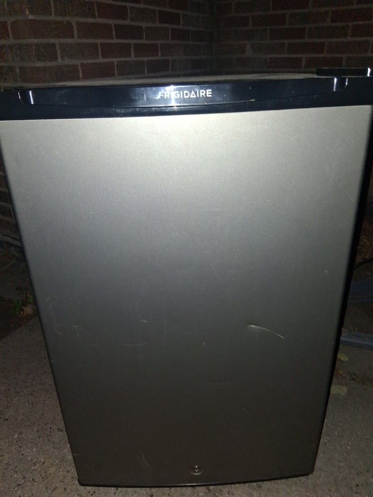 Frigidaire 4.5 Cu Ft Mini Fridge