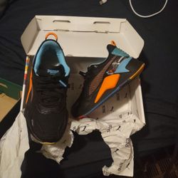 Size 4C Puma Sneakers 