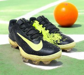 Size 13 men’s Nike Alpha huarache Elite 4 low MCS Black Life Lime Volt