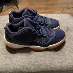 Nike Air Jordan 11 Retro Low Midnight Navy Gum 