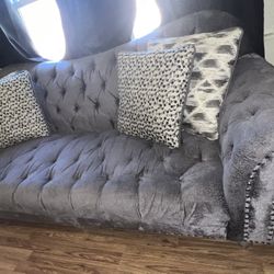 COUCH & PILLOWS