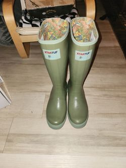 These are the XTRATUF Women's 15" Legacy Boots featuring a colorful Fishe®Wear patterned lining inside.