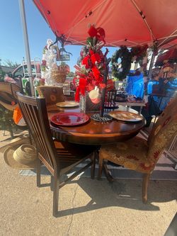 Beatifull round table w/6chairs