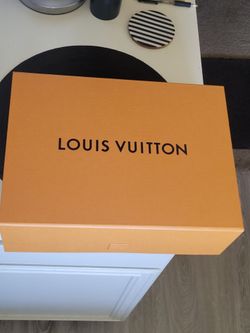 Brand New Authentic LV BOX  14'/5'