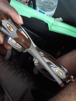 Oakley glasses without case