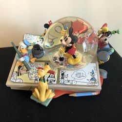 Disney Comic Strip Snow Globe