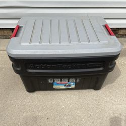 Rubbermaid Container $15