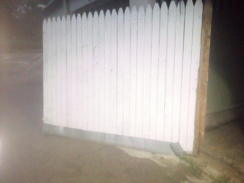6 Ft Sections White Stockade