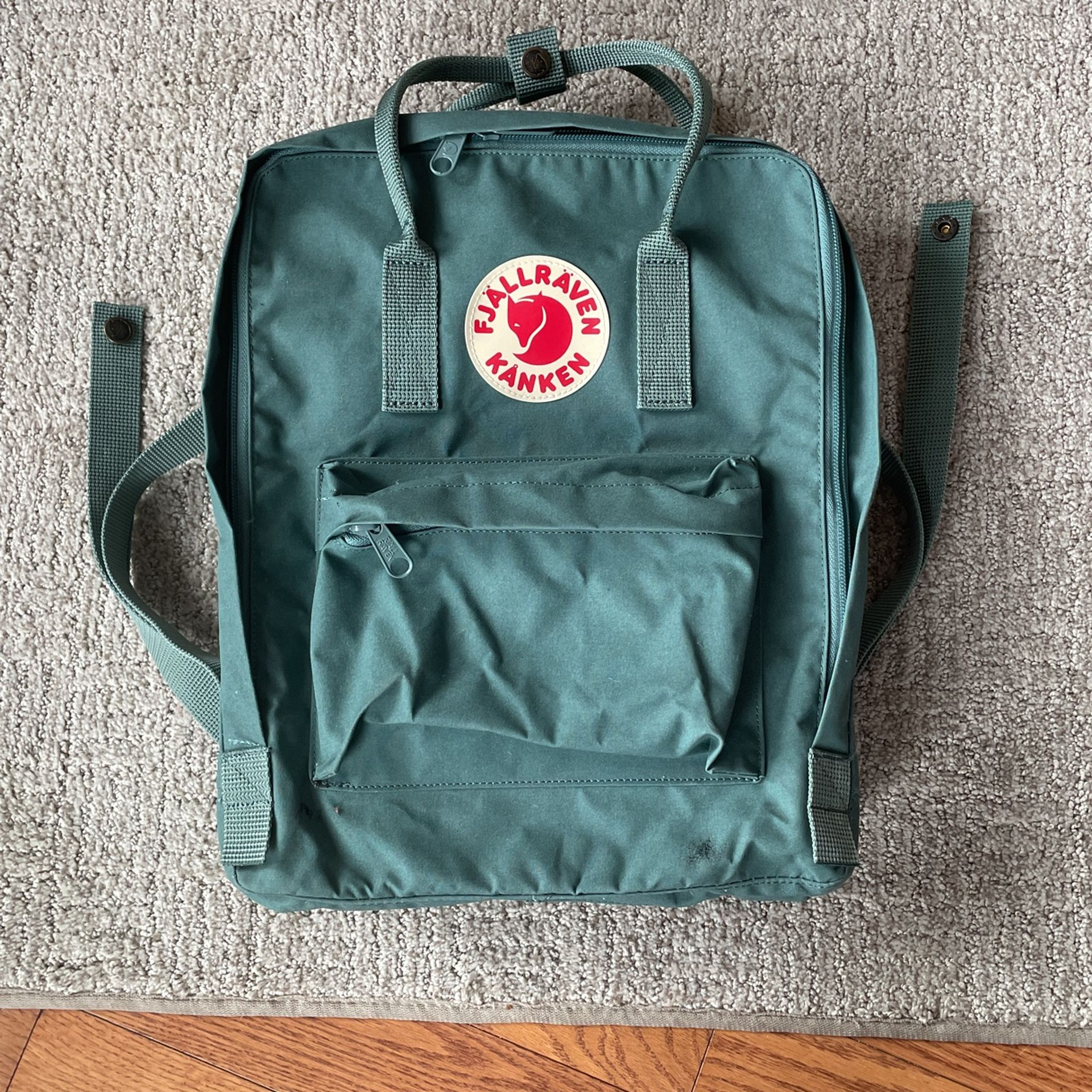 NEW Fjallraven Kanken Classic Backpack (SKU # 23510)