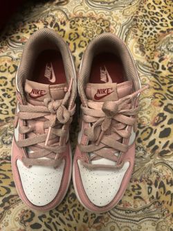 Kid dunks