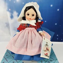 Vintage Madame Alexander Belgium #562 International Doll 8" in Original Box