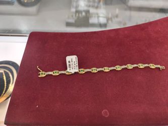 14k solid gold diamond bracelet 18.6 grams 7 Long layaway available 10% Dwon if you interested please make sure you ask for Maribel thank you