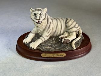 Vemars Collection Majestic White Tiger With Wooden Base