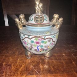 Vintage Incense burner & lid w Foo Dogs hand painted roosters & flowers