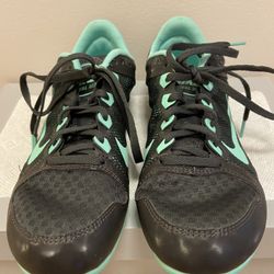 Womens Nike Rival MD size 8.5