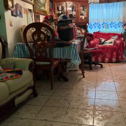 Dining Table And Hutch With 6 Chairs