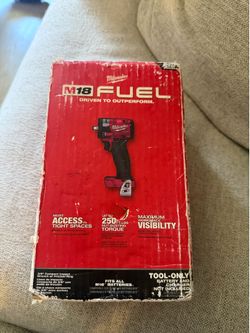 M18 MILWAUKEE STUBBY IMPACT WRENCH