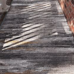 I’m selling two premium rugs, both in excellent, like-new condition. They were used only in a guest room, so they look brand new—no stains, no pets, n