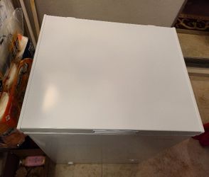 FRERZER  5 cubic ft.  Upright like new