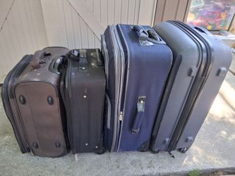 Travel lugages used condition south ready to go south la.90043