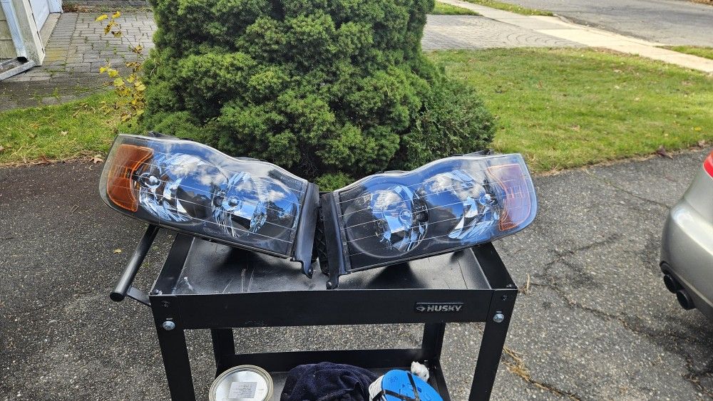 Dodge RAM 1500 HEADLIGHT ASSY