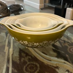 Vintage PYREX Spring Blossom Crazy Daisy Cinderella Nesting Bowls 