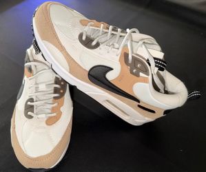 Women’s Nike shoes size 8