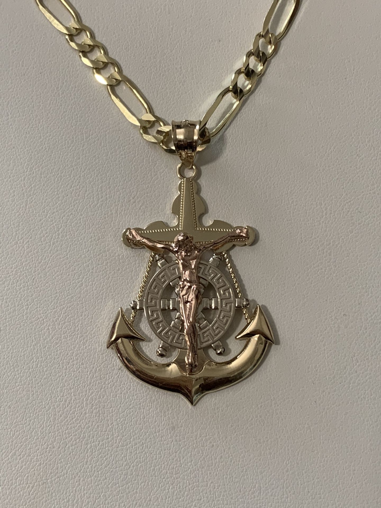 Dije Ancla Con Cristo Oro 14k