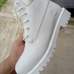 WHITE 6  INCH TIMBERLAND SIZE 4.5Y 