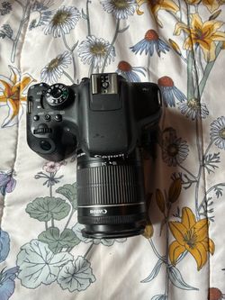 Canon EOS Rebel T6i