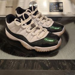 Jordan 11 Emerald Size 9