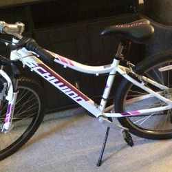 WOMENS SCHWINN QUALITY RANGE BIKE 26”