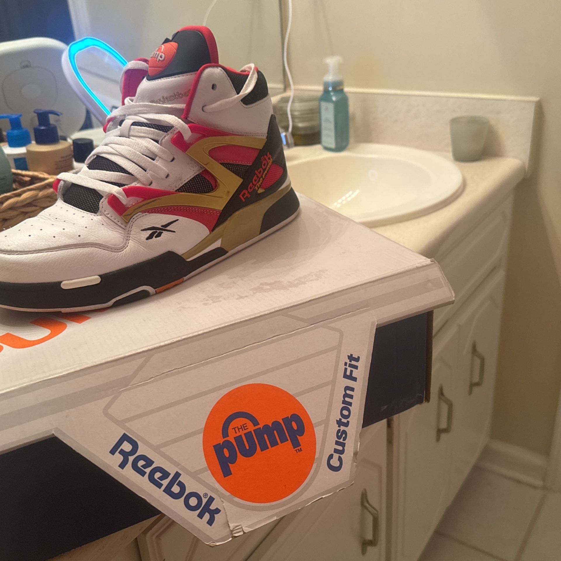 Reebok Pumps size 11.5