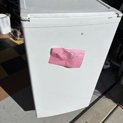 Mini fridge white