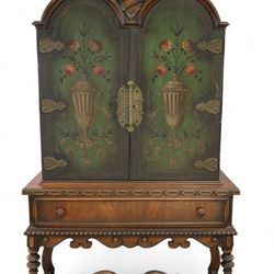 Vintage China cabinet BERKEY & GAY CABINET