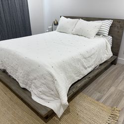 Jerome’s Midtown Queen Bedframe