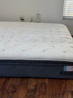 USED KING SIZE SEALLY POSTUREPEDIC MATTRESS ONLY