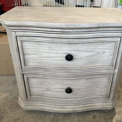 2 Nightstands 