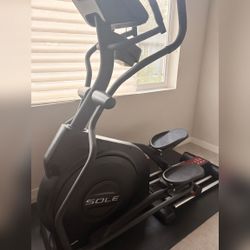 Sole E25 Elliptical & Mat – Bellevue, WA