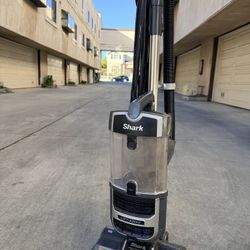 SHARK UV725 NAVIGATOR LIFT-AWAY UPRIGHT VACUUM, SHARK