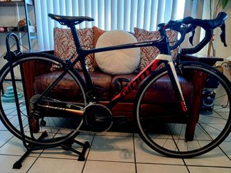 Giant TCR advance full carbon roadbike size 54cm medium shimano 105  16 speeds like new..