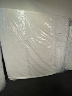 Memory foam Mattress Eastern king size $180