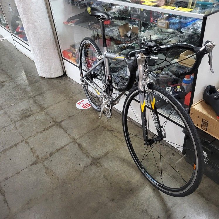 Giant Road Carbon Aluminum Size 52cm Bike