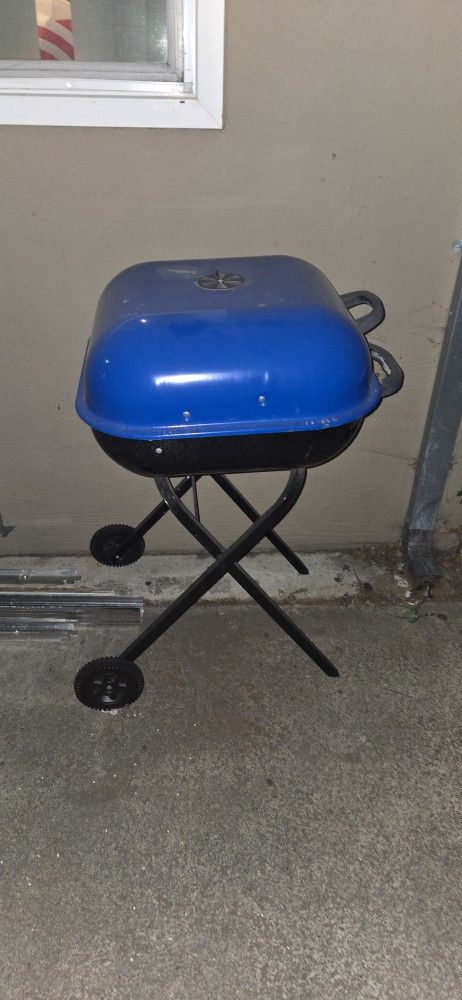 Mid Sized Charcoal Grill