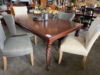 Ethan Allen Dining Table w 2 Leaves