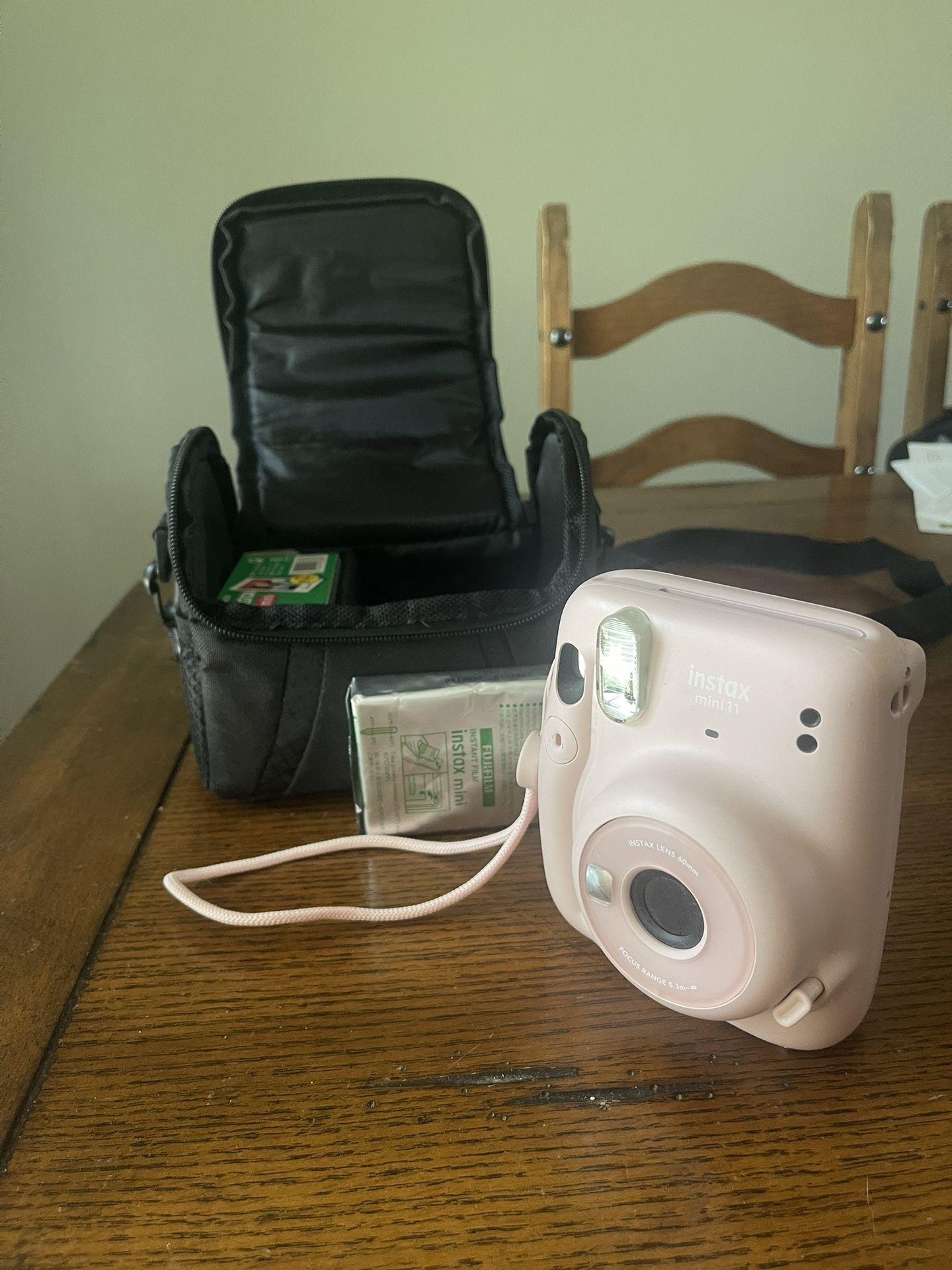 Instax Mini 11 - With Case And Film