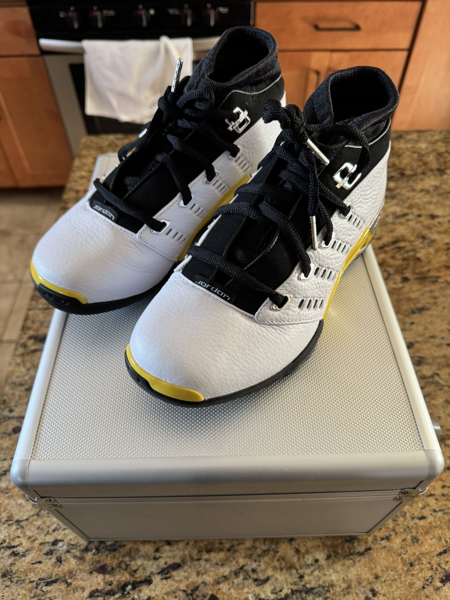 Air Jordan 17 - Lightning (All-Star) (Size 7)