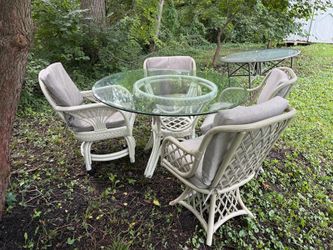 Wicker Patio Dining Set with Glass Top with 4 chairs