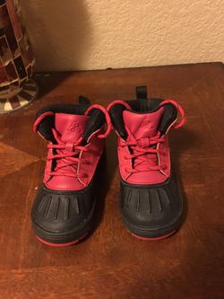 Boys all weather Nike shoes size 7c